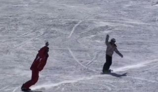  与教练一起滑雪 